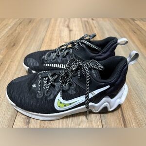 Nike Boys Giannis Immortality DB6081-010 Black Basketball Shoes Sneakers Sz 5.5Y